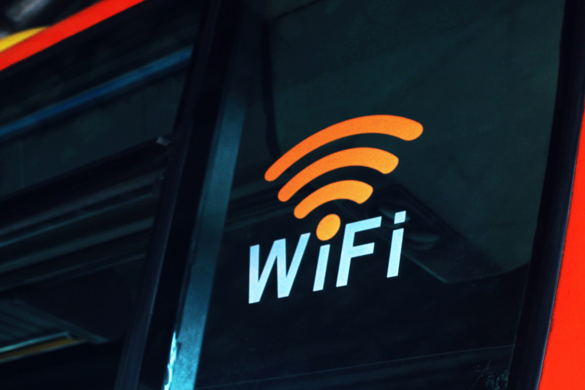 How to Automatically Disable Wi-Fi When Ethernet is Connected on a Dell Laptop?