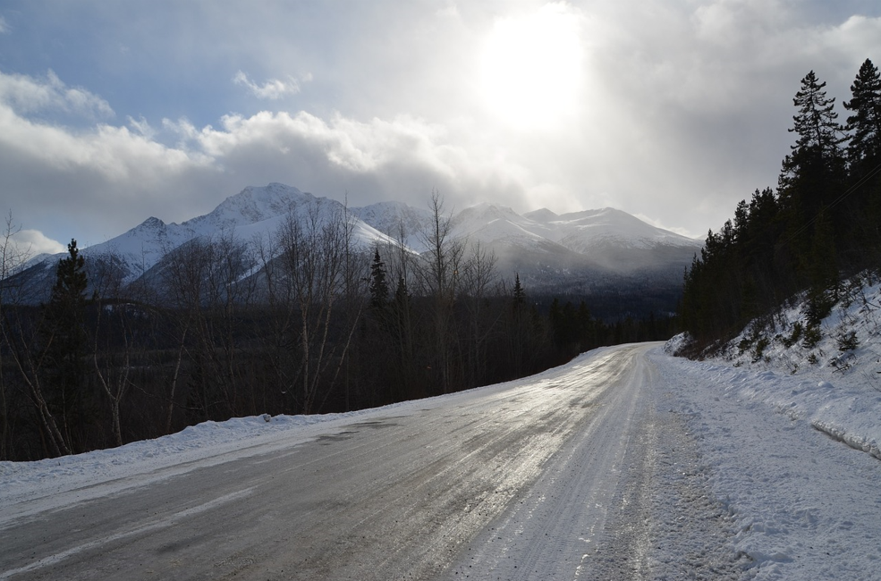 Snow Socks vs. Snow Chains: The Best Choice for Winter Driving