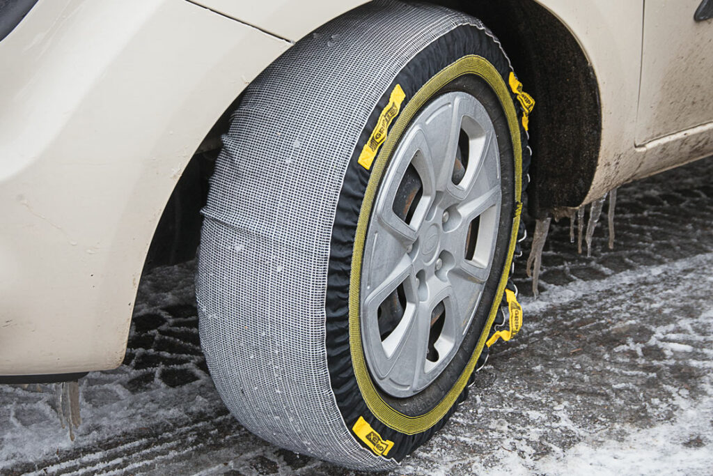 Snow Socks vs. Snow Chains: snow socks for car tires Snow Socks vs. Snow Chains: snow socks for car tires