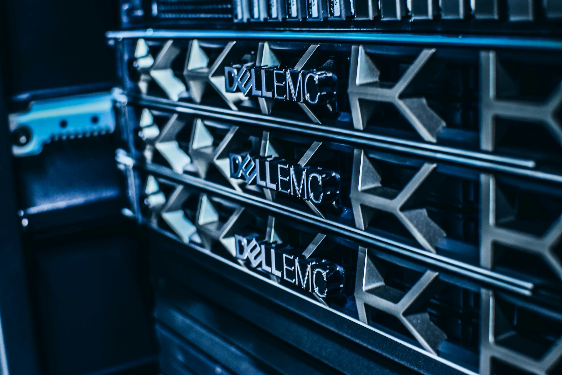 How to turn off the integrated graphics card on a Dell rack workstation?